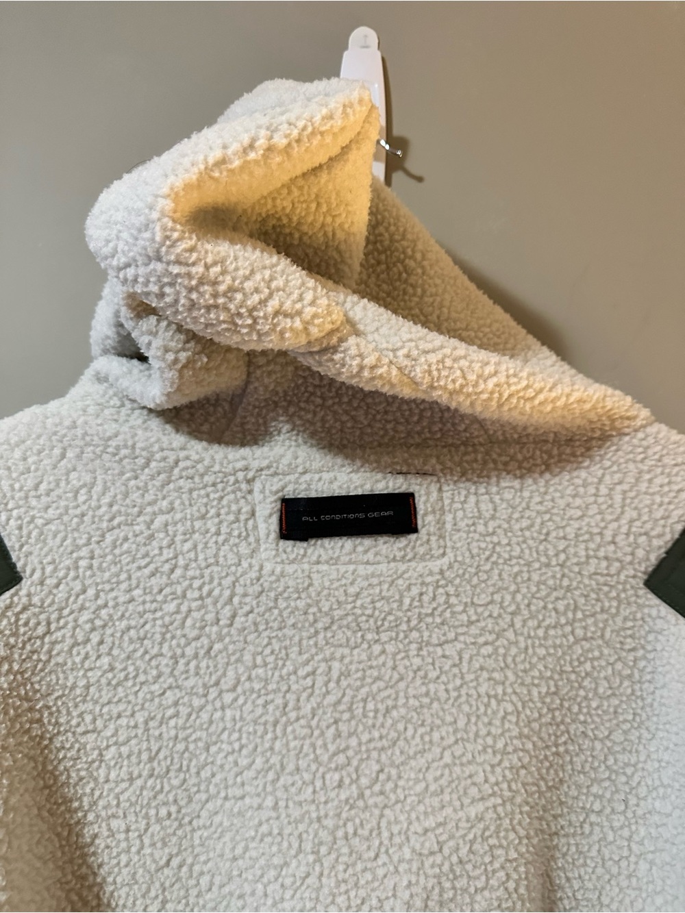 Nike ACG Cream Sherpa Ninja Fleece Jacket - Picture 4 of 9